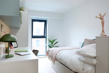 Silver En Suite - Image 1